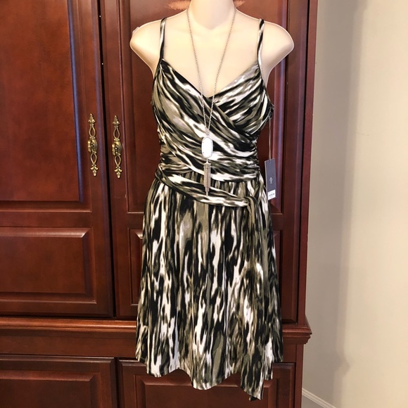 Jennifer Lopez Dresses & Skirts - NWT size medium Jennifer Lopez gorgeous dress